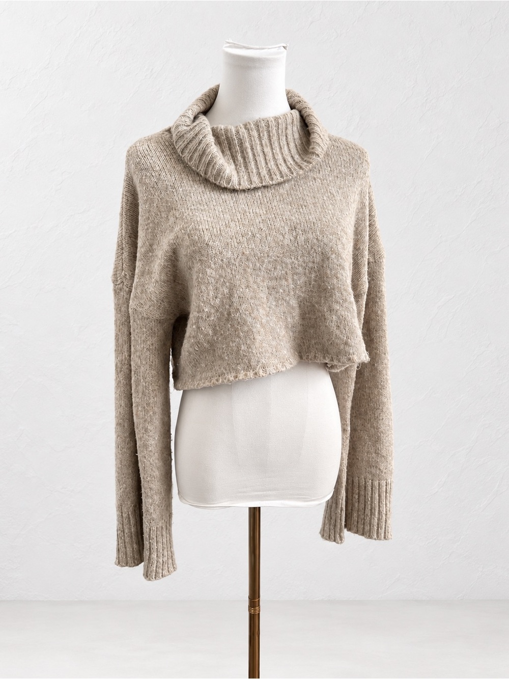 Oatmeal Beige Cropped Oversized Turtleneck Knit Sweater Cozy Neutral M